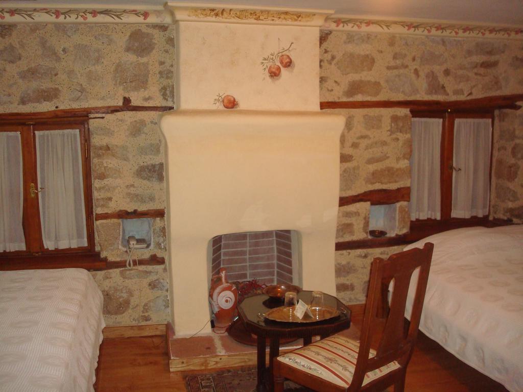 Oikia Alexandrou Traditional Inn Arnaía Exterior foto